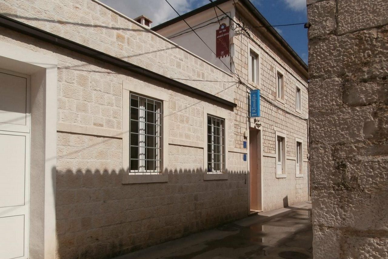 Guest House Klaudija Trogir Exterior photo